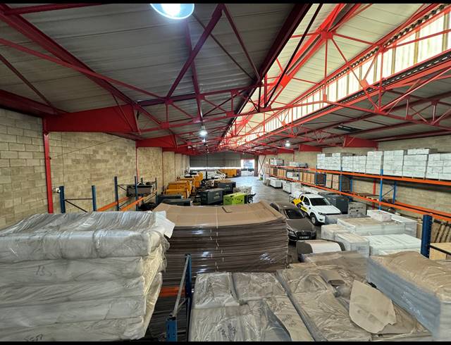 1,087M² WAREHOUSE TO LET IN JET PARK